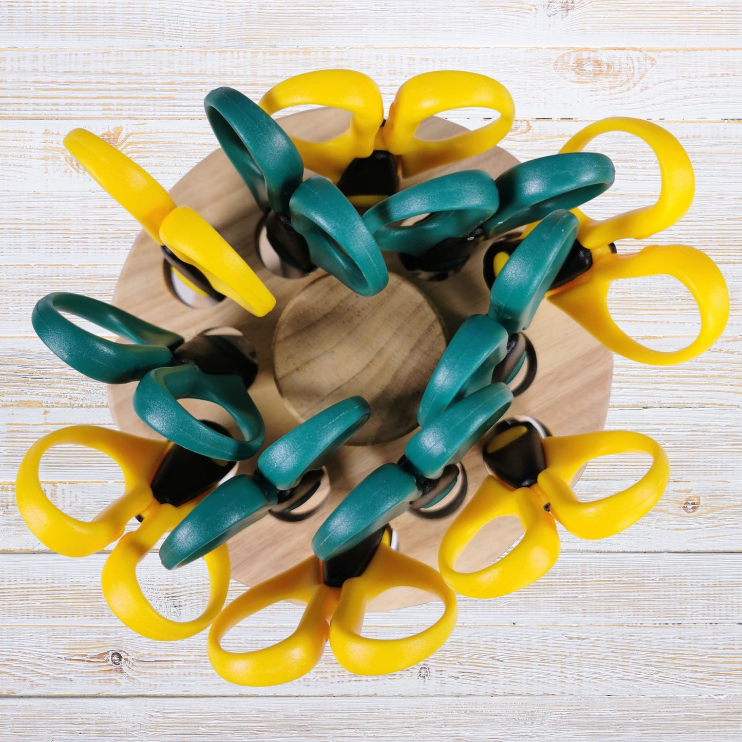12 Pairs of Decorative Paper Edging Scissors in a Carousel