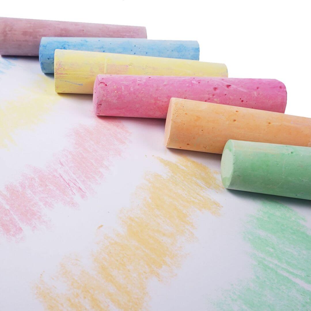 Class Outdoor Chalk Set – 104 Chunky Sidewalk Chalks in White & Colour – Washable, Easy Grip, Ideal for Blackboards, Pavements and Play