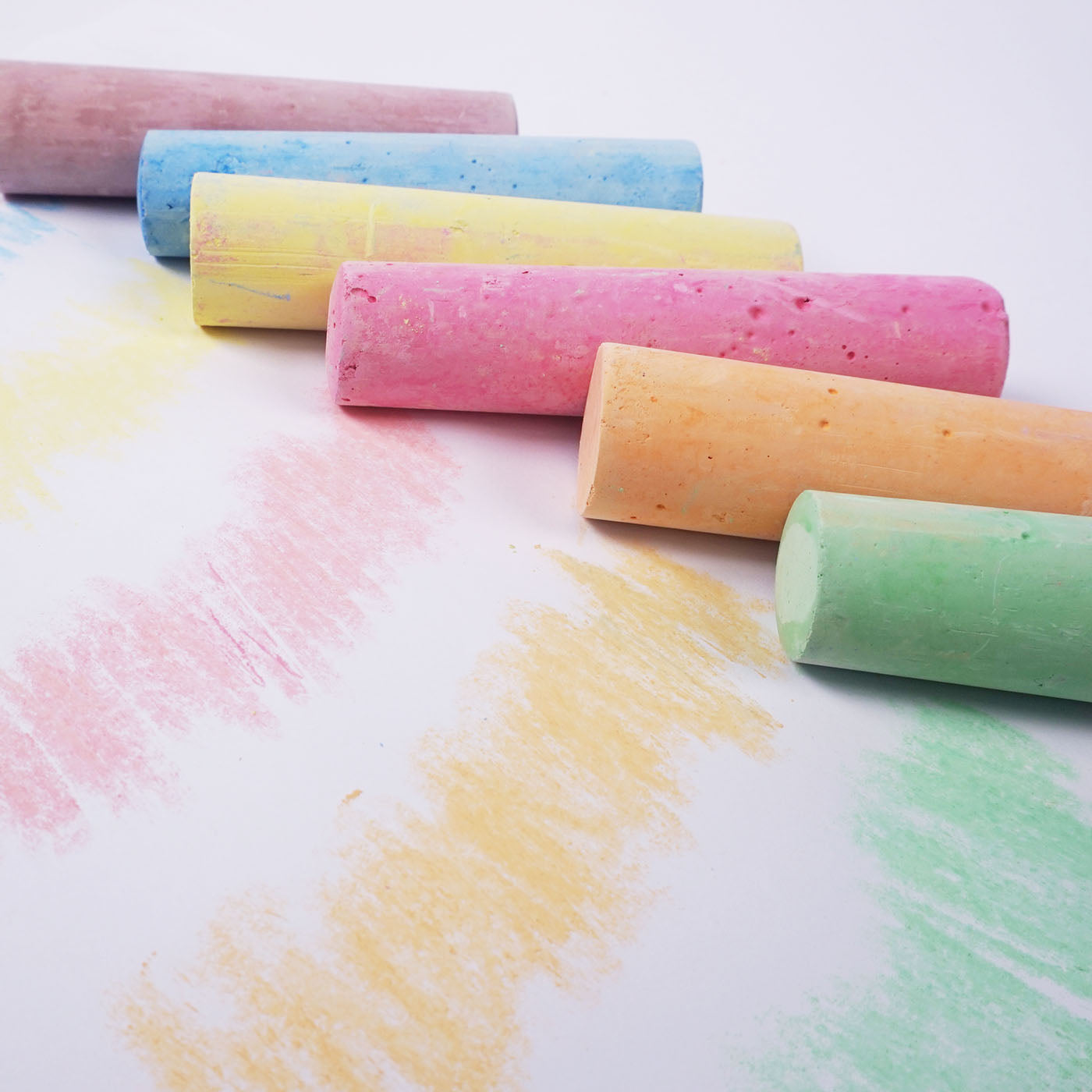 School Playground Chalk – 40 Jumbo Washable Chalks in Handy Tubs for Group Use