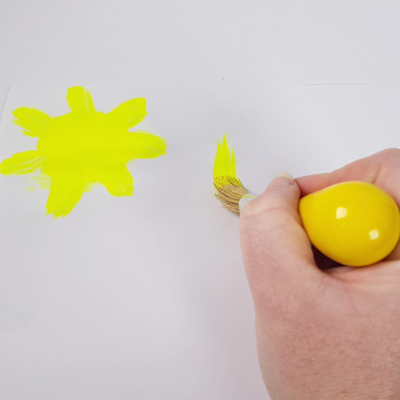 Easy hold brush
