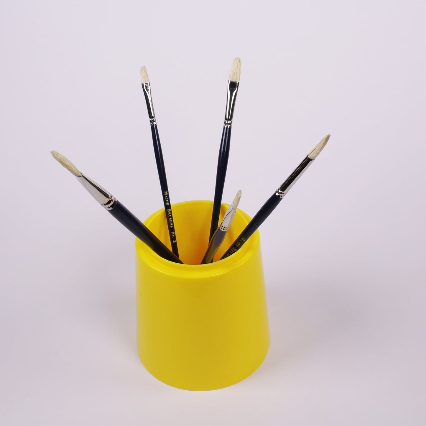 assorted size paint brush