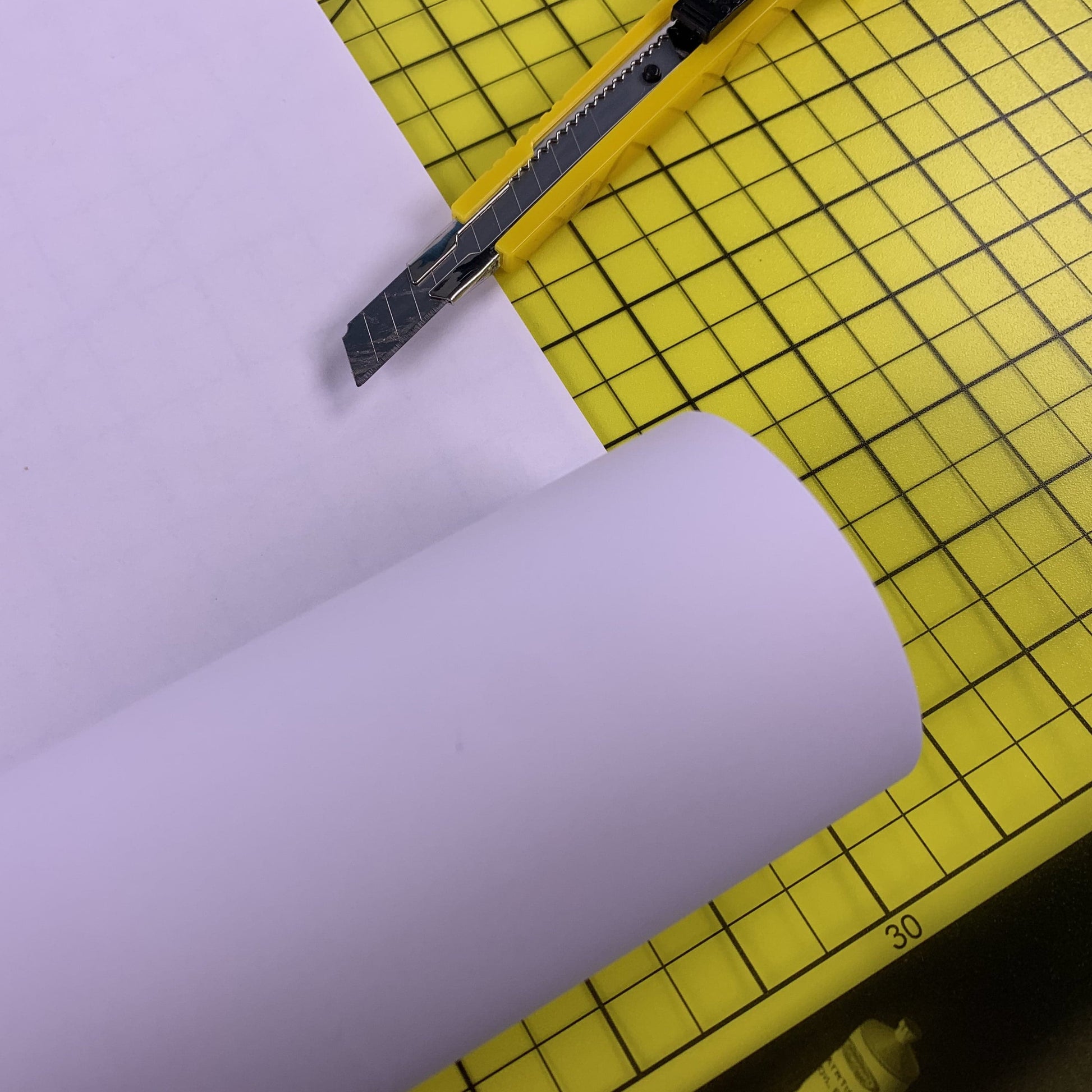 knife against drawing roll