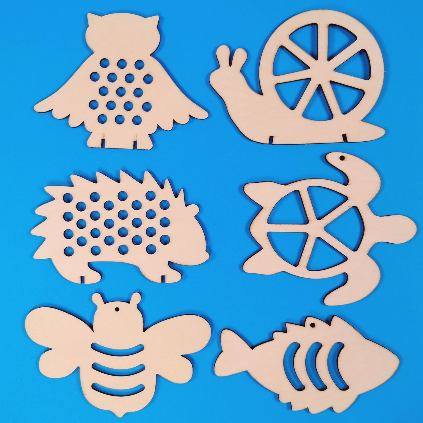 6 Wooden Animal Threading Shapes with Thread & Plastic Needle, Pop Out Learning Aids, Fine Motor Skills Development & Creative Play