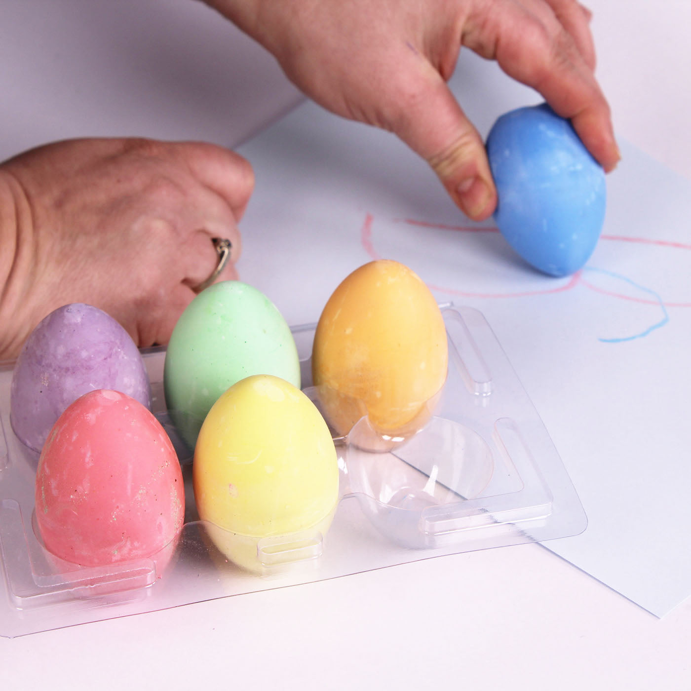 Easy to Hold Chalk Bundle - 20 White Giant Chalk Sticks and 6 Coloured Egg Chalks for Kids