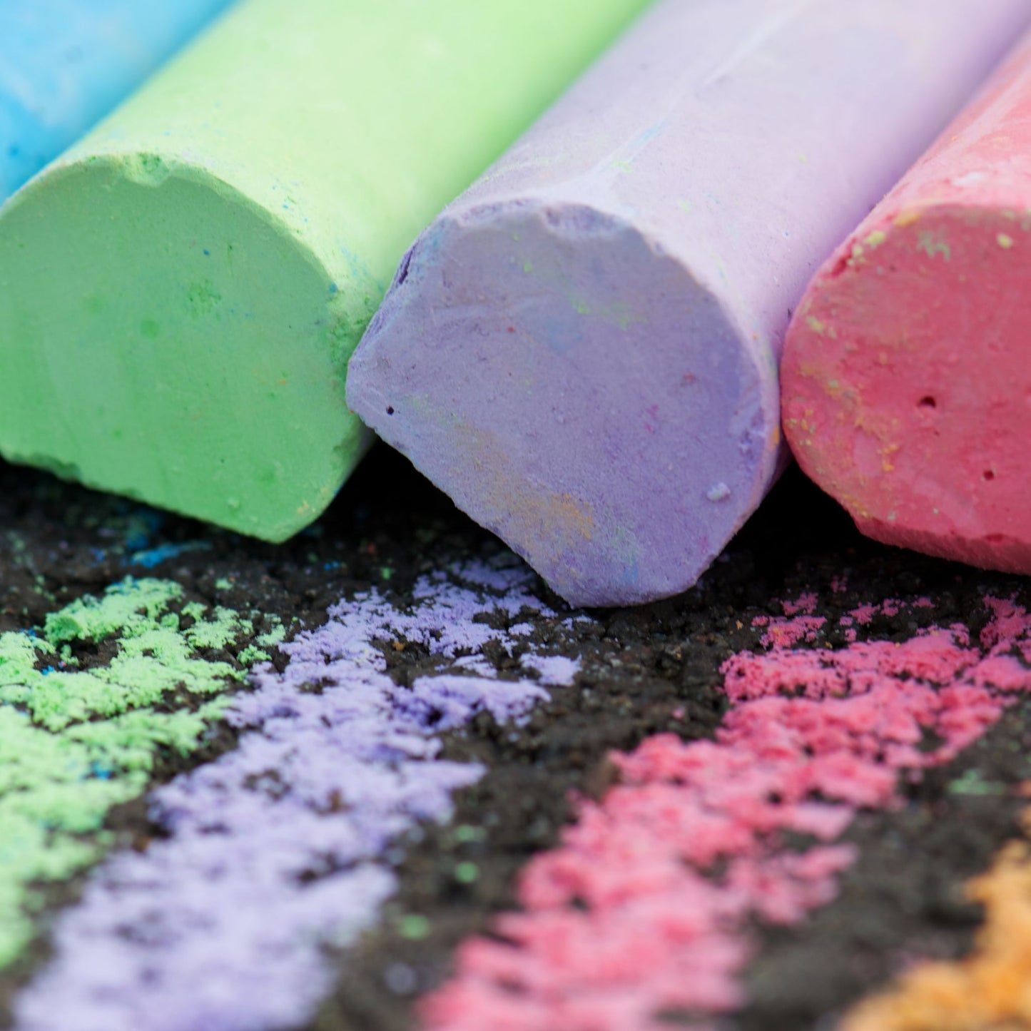 Giant Coloured Sidewalk Chalks Pack of 20 Plastic Tub