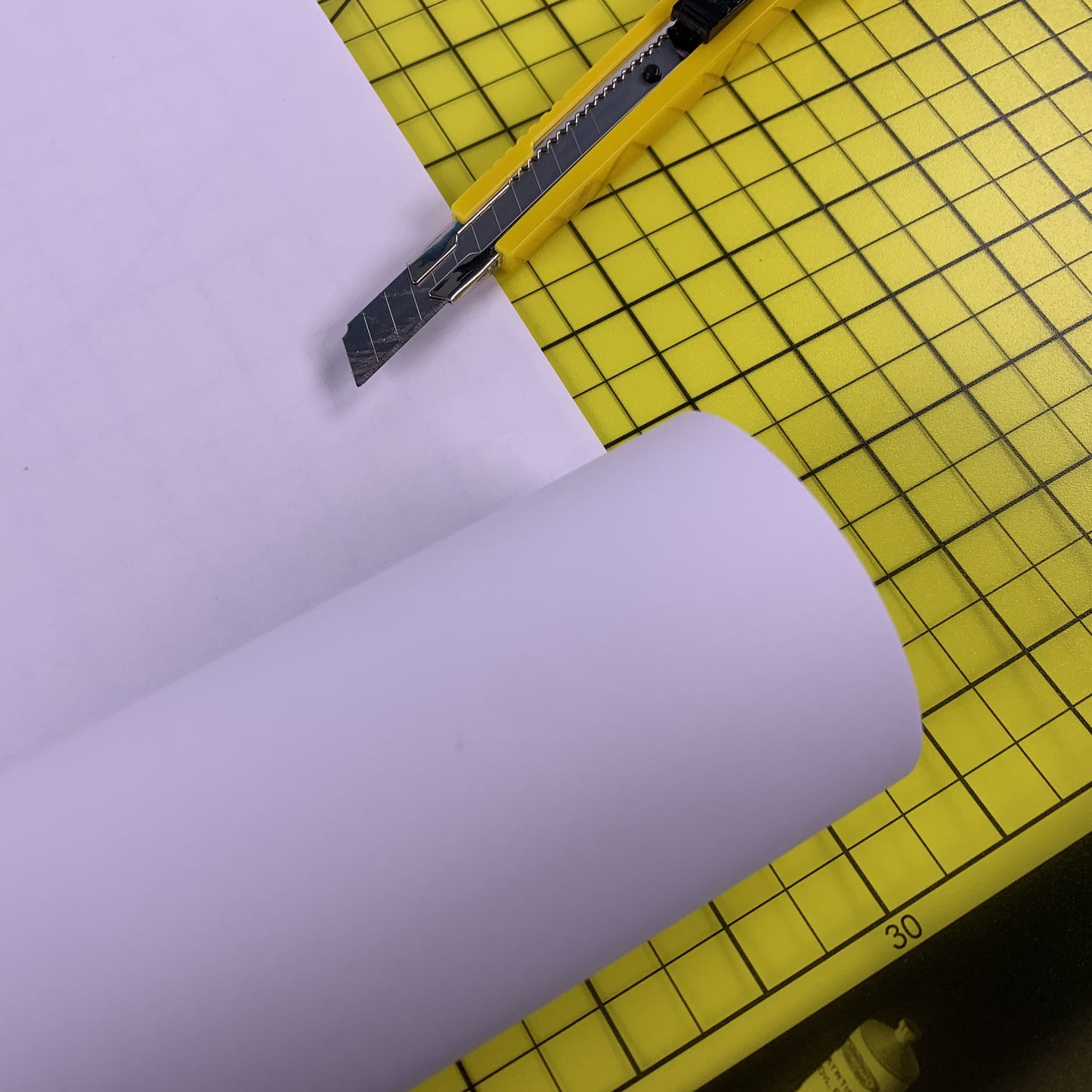 knife against drawing roll